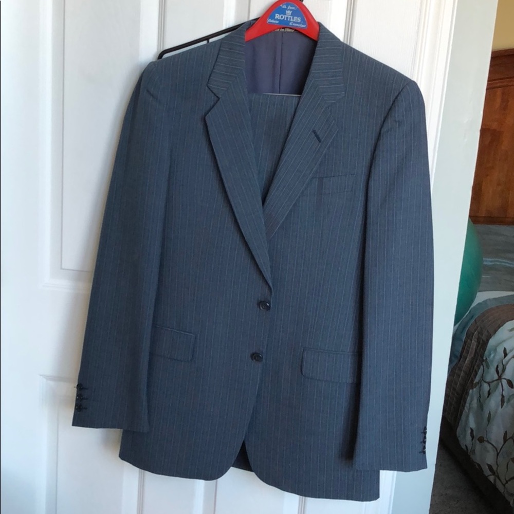 Luxury Italian Made Men’s Suit 40R